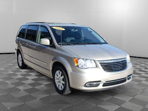 Used 2015 Chrysler Town & Country Touring w/ Driver Convenience Group FWD image 9