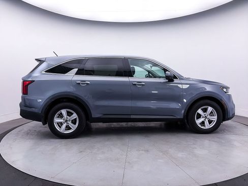 Used 2022 Kia Sorento LX image 37