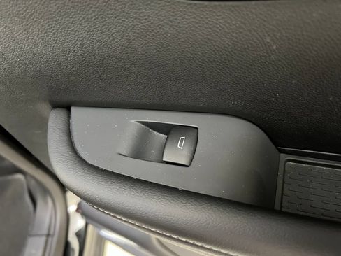 Used 2025 Buick Enclave Preferred AWD/4WD image 30