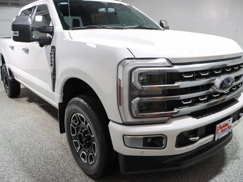 Used 2024 Ford F250 Platinum w/ FX4 Off-Road Package image 5