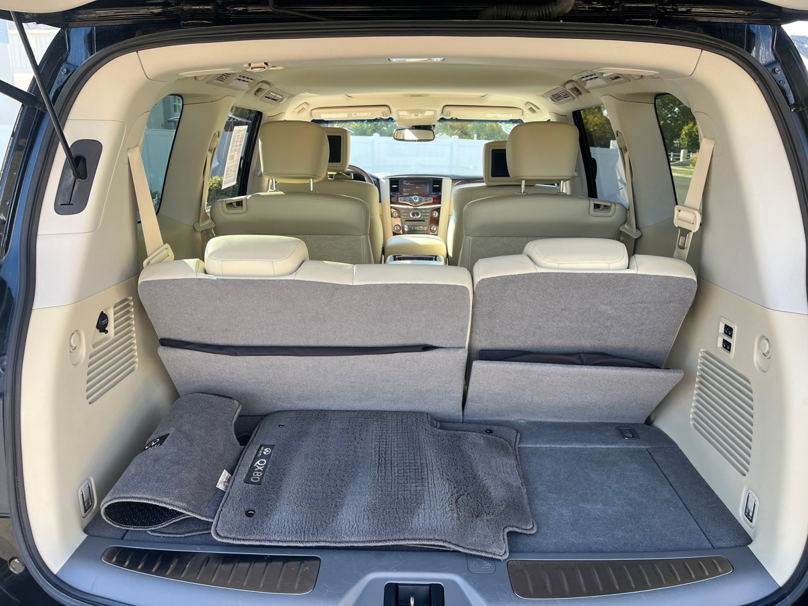 Used 2017 INFINITI QX80 4WD w/ Deluxe Technology Package image 34