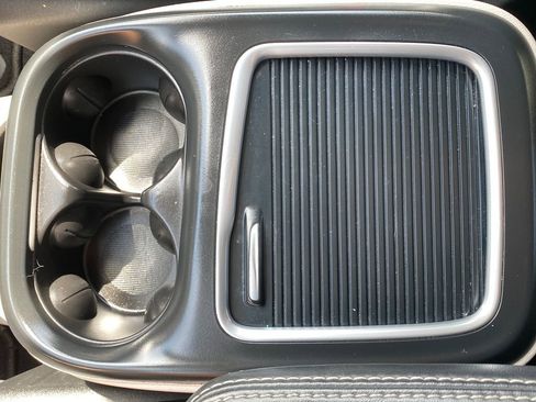 Used 2023 Chrysler Pacifica Touring-L image 13