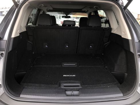 Used 2023 Nissan Rogue SL w/ SL Premium Package image 9