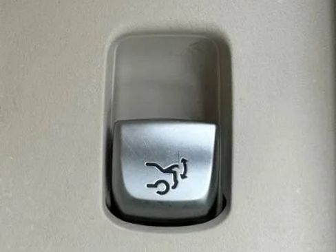 Used 2017 Mercedes-Benz E 300 4MATIC image 44