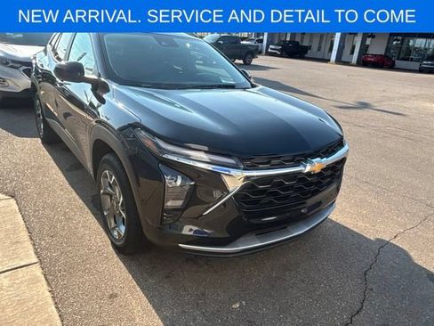 Certified 2025 Chevrolet Trax LT FWD image 6