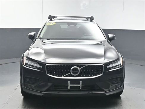Used 2023 Volvo V60 B5 Cross Country Plus w/ Climate Package AWD/4WD image 3