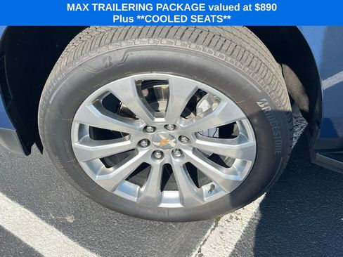 Used 2025 Chevrolet Suburban Premier AWD/4WD image 6