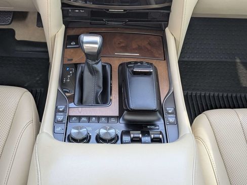 Used 2019 Lexus LX 570 4WD w/ Luxury Package image 20