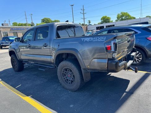 Used 2018 Toyota Tacoma TRD Off-Road w/ Four Season Floor Mat Package AWD/4WD image 10