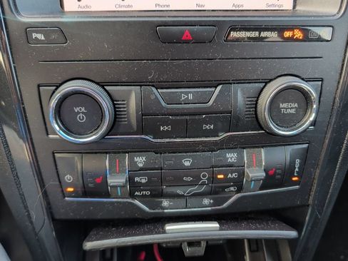Used 2019 Ford Explorer XLT w/ Equipment Group 202A FWD image 10