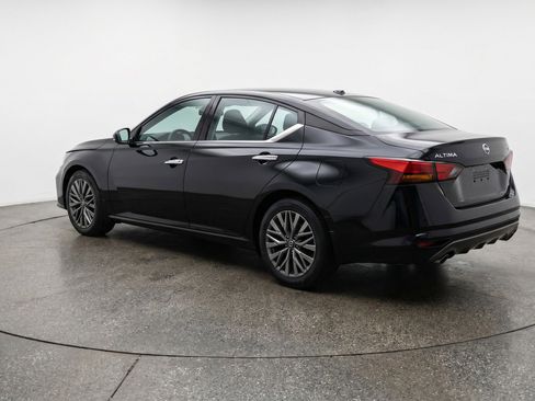 Used 2025 Nissan Altima 2.5 SV FWD image 6