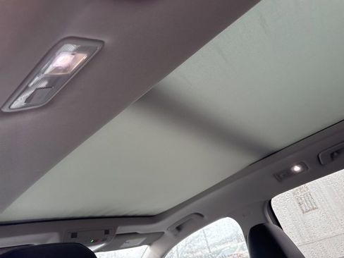 Used 2023 Volkswagen Taos SE w/ Panoramic Sunroof Package image 14