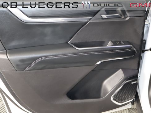 Certified 2025 GMC Acadia Elevation FWD image 10