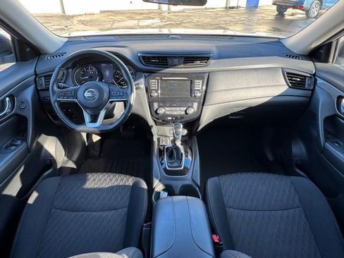 Used 2019 Nissan Rogue SV w/ Premium Package image 17