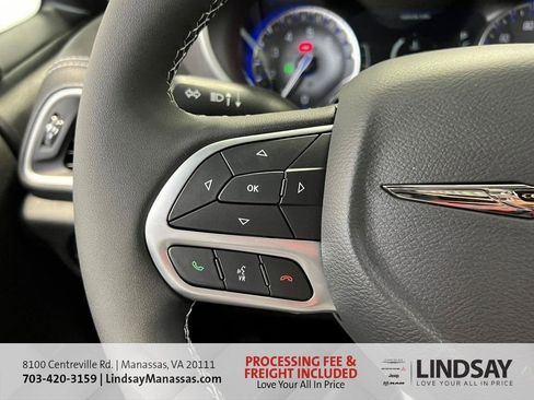 New 2026 Chrysler Pacifica Select image 40