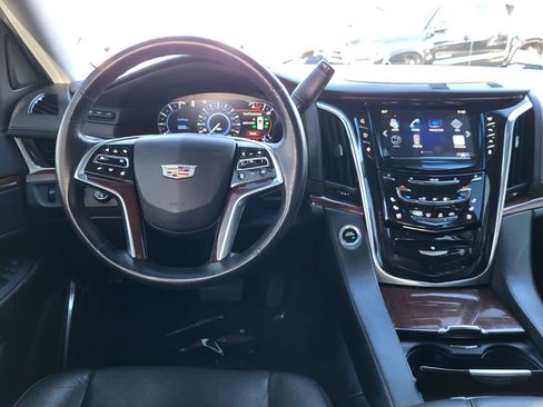 Used 2016 Cadillac Escalade Luxury AWD/4WD image 18