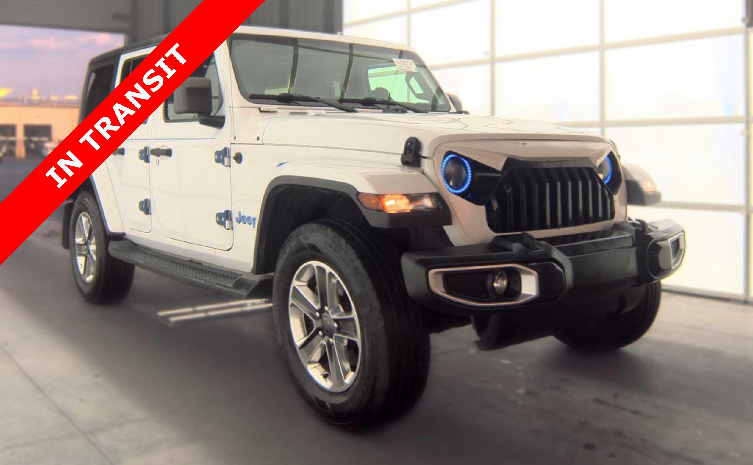 Used 2019 Jeep Wrangler Unlimited Sahara AWD/4WD image 3