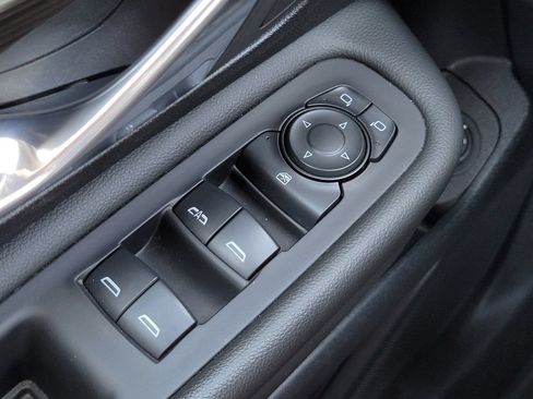 Used 2024 GMC Terrain SLT AWD/4WD image 25