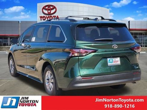 New 2026 Toyota Sienna XLE FWD image 5