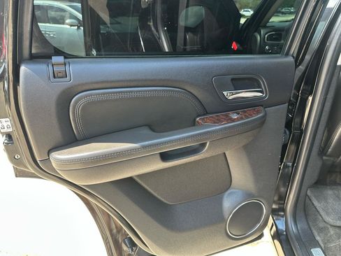 Used 2010 GMC Yukon Denali AWD/4WD image 16