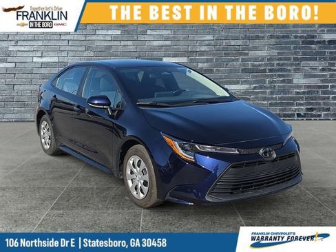 Used 2025 Toyota Corolla LE FWD image 8