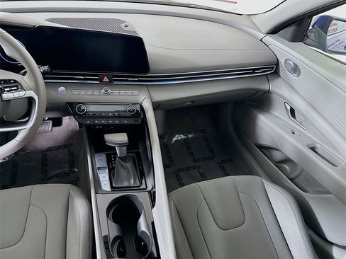 Certified 2024 Hyundai Elantra SEL w/ Convenience Package image 28