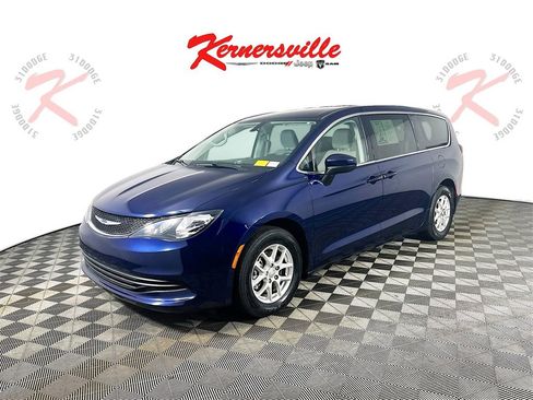 Used 2020 Chrysler Voyager LX image 3