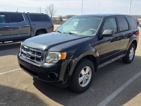 Used 2009 Ford Escape XLS image 2