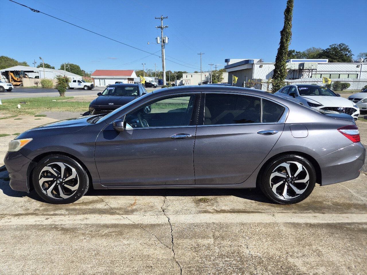Used 2017 Honda Accord EX-L image 2