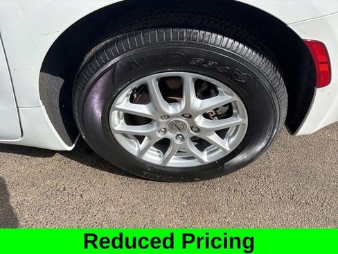 Used 2023 Chrysler Pacifica Touring FWD image 40