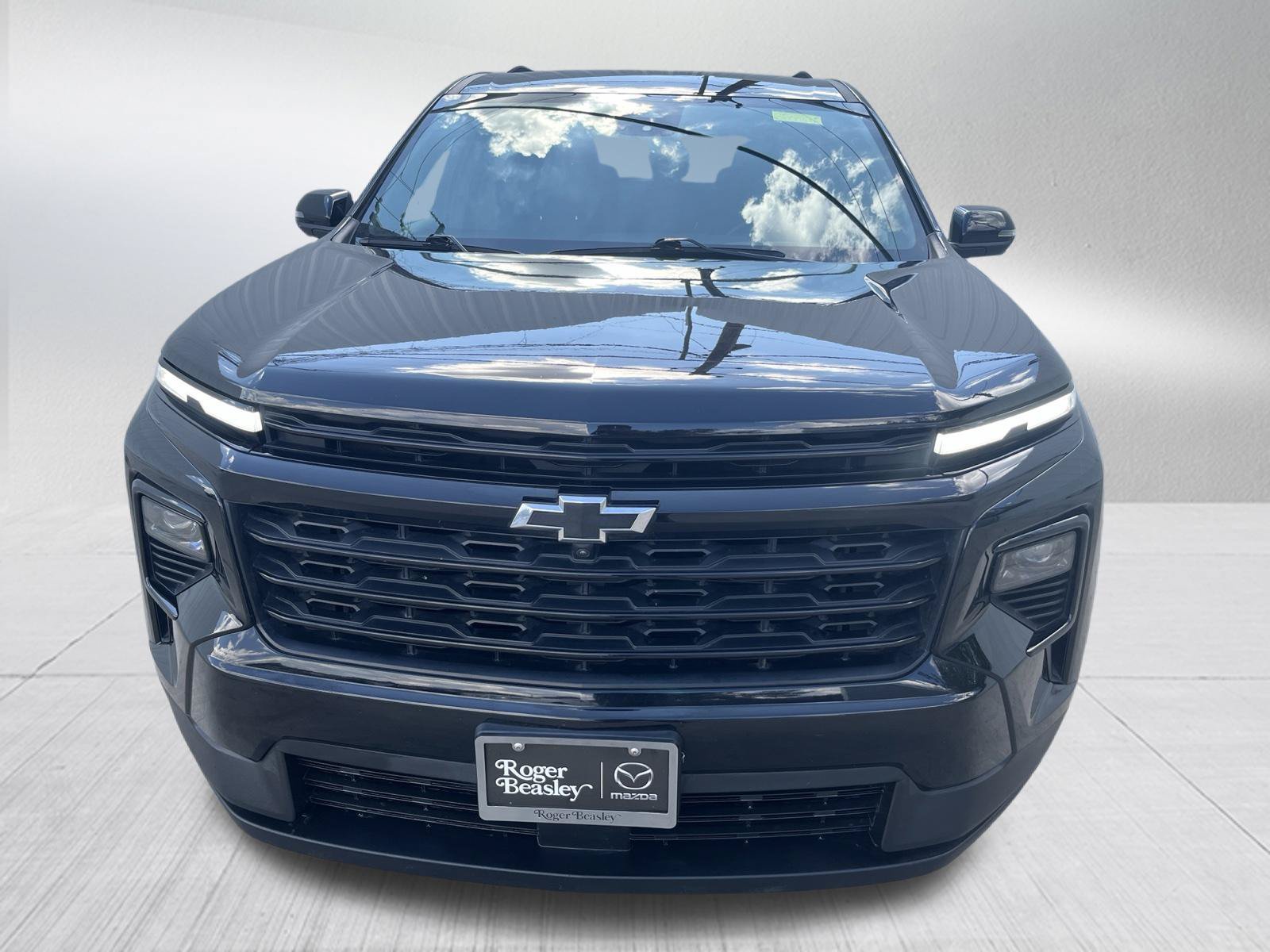 Used 2024 Chevrolet Traverse LT w/ Midnight/Sport Edition FWD image 2