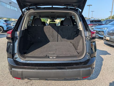 Used 2024 Nissan Rogue SV AWD/4WD image 13