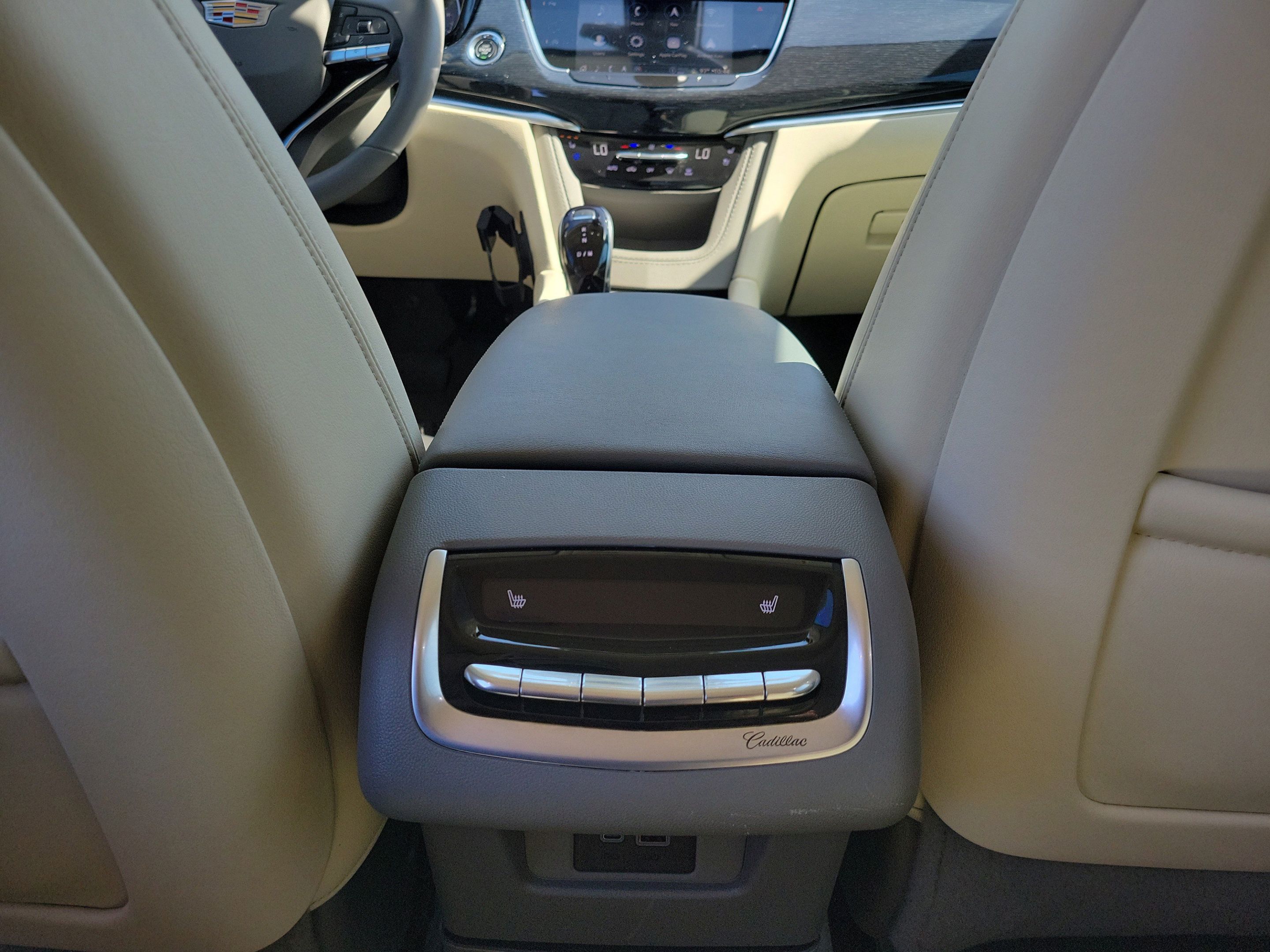 Used 2024 Cadillac XT6 Premium Luxury FWD image 12