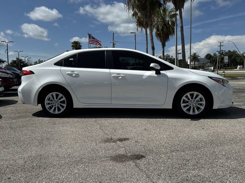 Used 2026 Toyota Corolla LE w/ LE Premium Package FWD image 4