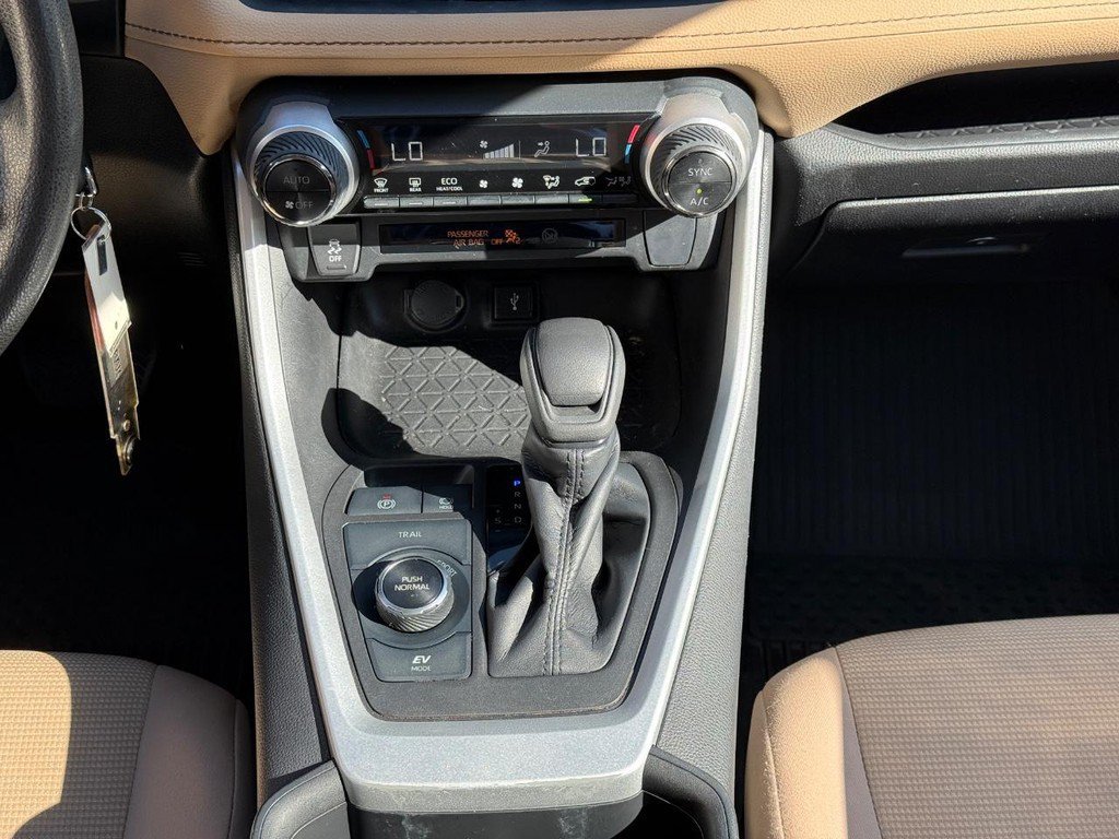 Certified 2022 Toyota RAV4 LE AWD/4WD image 13