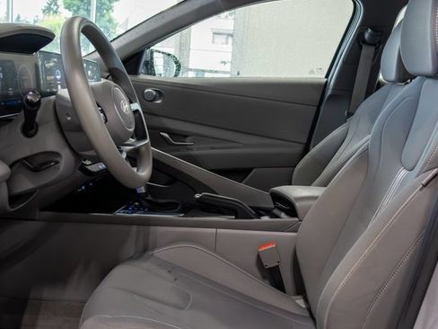 Used 2024 Hyundai Elantra SEL FWD image 15