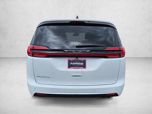 New 2027 Chrysler Pacifica Select FWD image 8