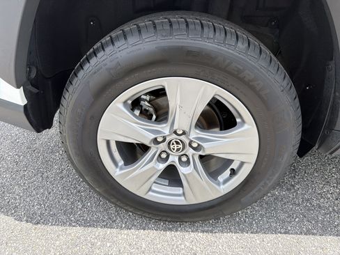 Certified 2025 Toyota RAV4 XLE FWD image 29