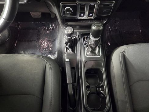 Used 2021 Jeep Wrangler Sport AWD/4WD image 15