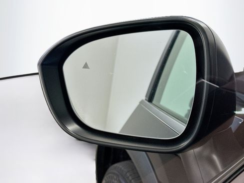 Used 2023 Nissan Rogue S AWD/4WD image 16