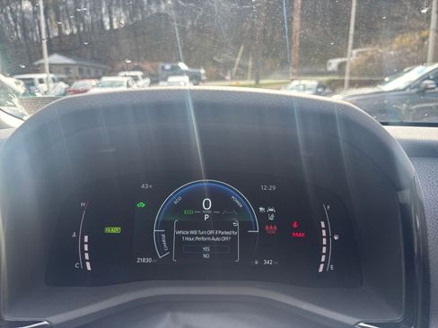 Used 2025 Toyota Camry LE image 39