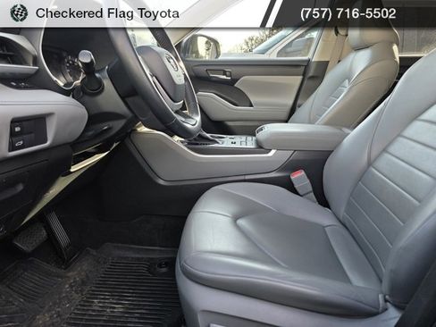 Used 2022 Toyota Highlander XLE image 8
