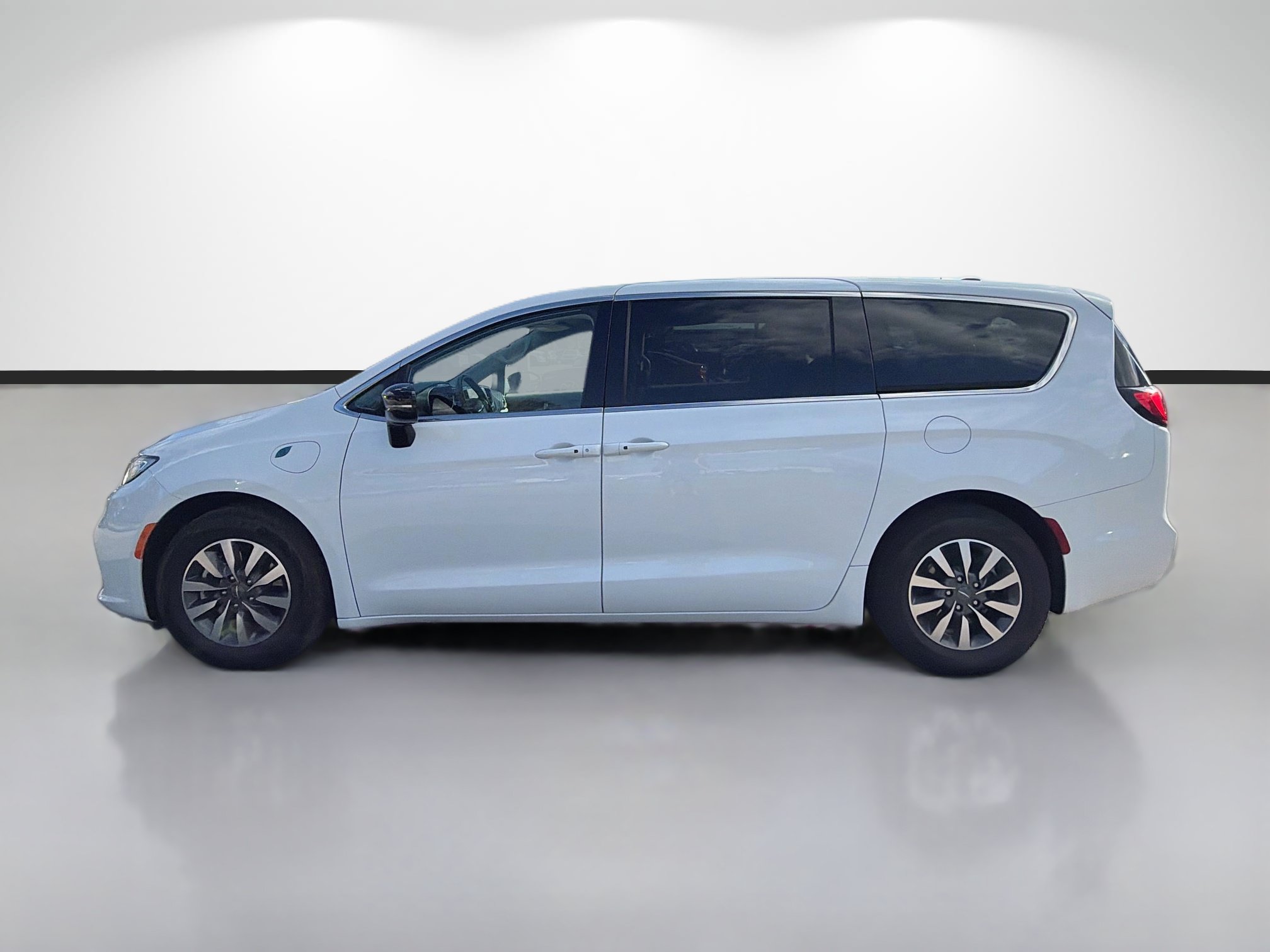 Used 2024 Chrysler Pacifica Limited FWD image 6