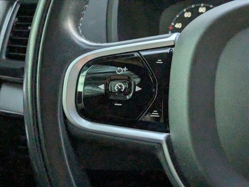 Used 2021 Volvo XC90 T5 Momentum w/ Climate Package image 4