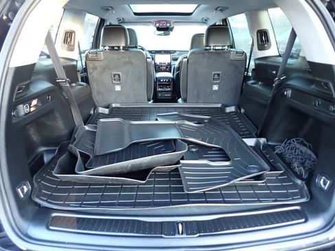 Used 2023 Jeep Grand Cherokee L Limited w/ Black Appearance Package image 23