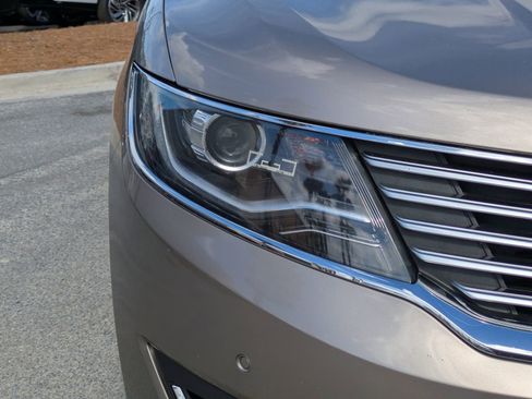 Used 2018 Lincoln MKX Reserve w/ Driver Assistance Package image 12