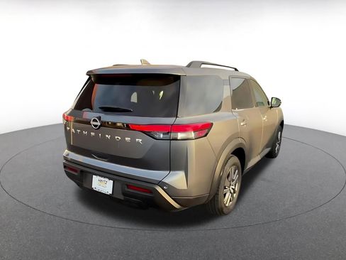 Used 2025 Nissan Pathfinder SV image 14
