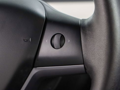 Used 2025 Tesla Model Y Long Range image 14