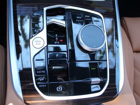 New 2026 BMW X5 xDrive50e w/ Climate Comfort Package image 32