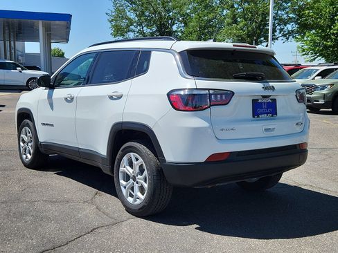 Used 2025 Jeep Compass Latitude AWD/4WD image 3